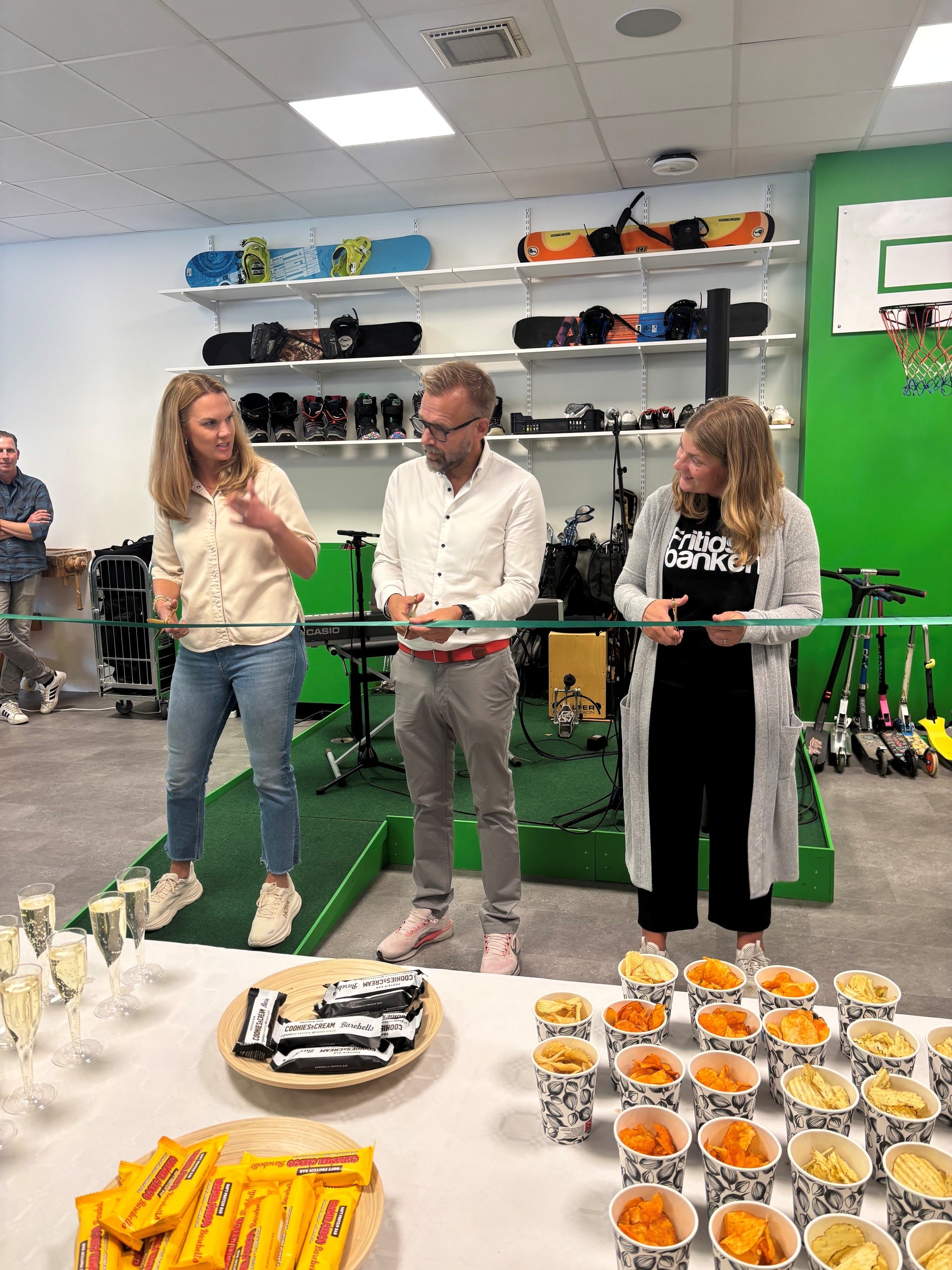 Invigning av Fritidsbanken på Aniaraplatsen!